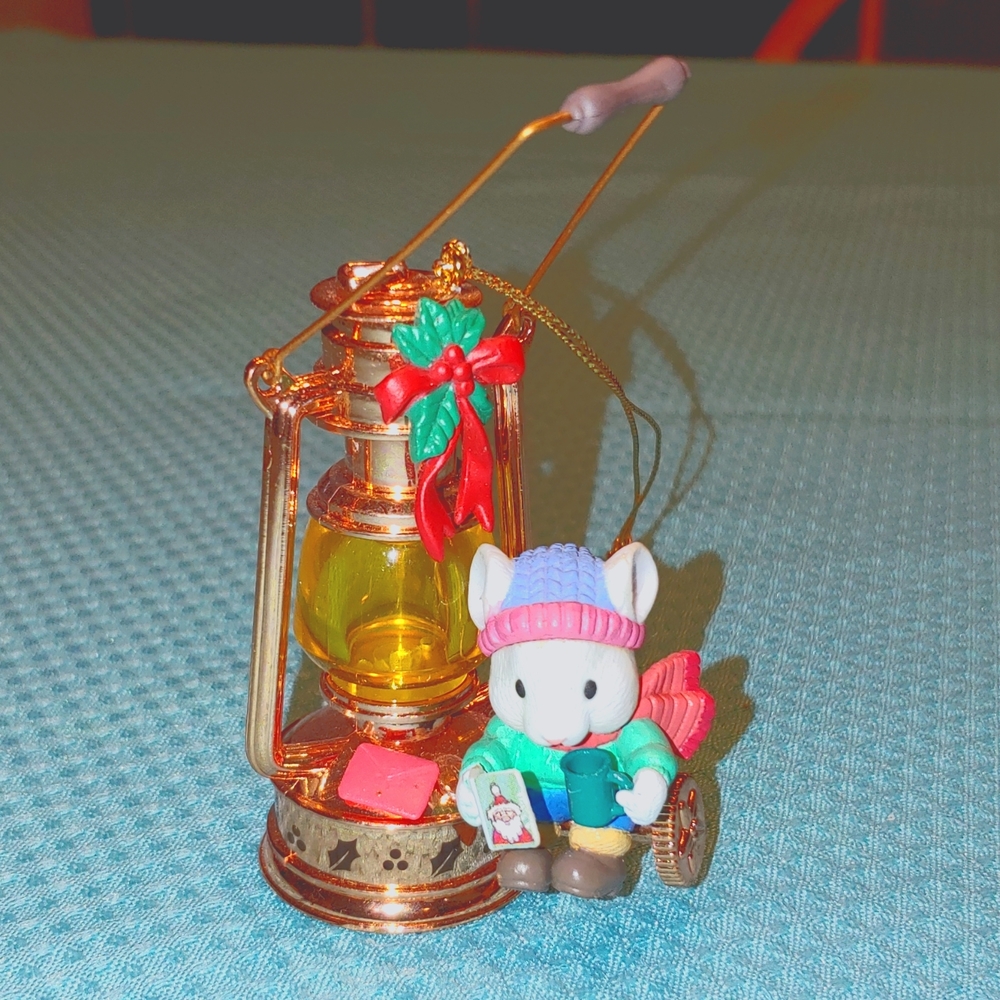 Lustre Fame Ltd Mouse on Camping Lantern 1994